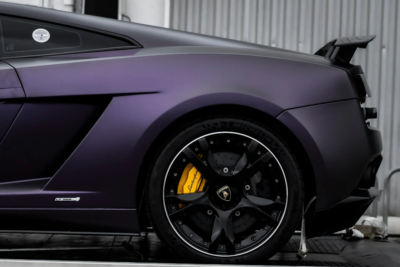 Enclosed car shipping