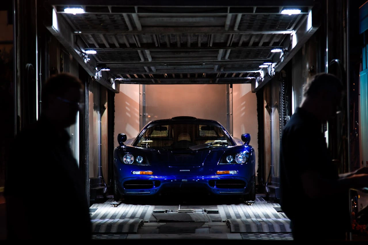 Enclosed vehicle shipping